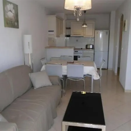 T2 Proche Centre Ville St Raphael Apartment *