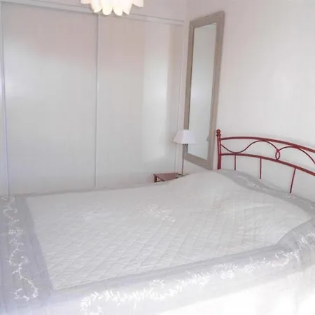 T2 Proche Centre Ville St Raphael *