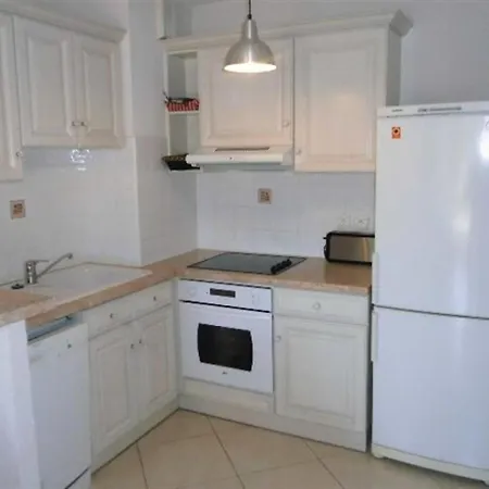 T2 Proche Centre Ville St Raphael *